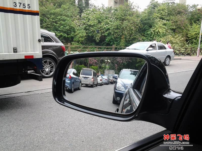 白云山脚大塞车！