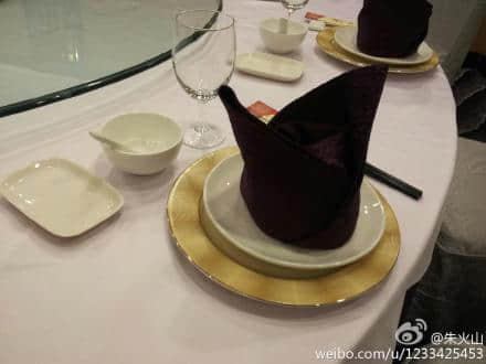 特别的餐台布设计.jpg
