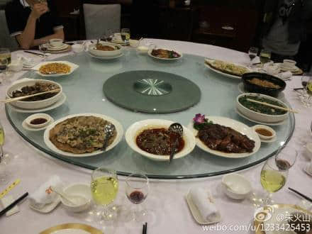 围餐.jpg