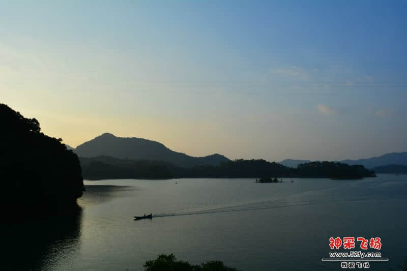 生活静静似是湖水···