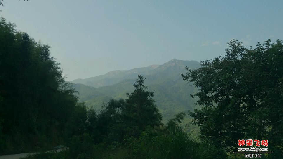 远眺群山
