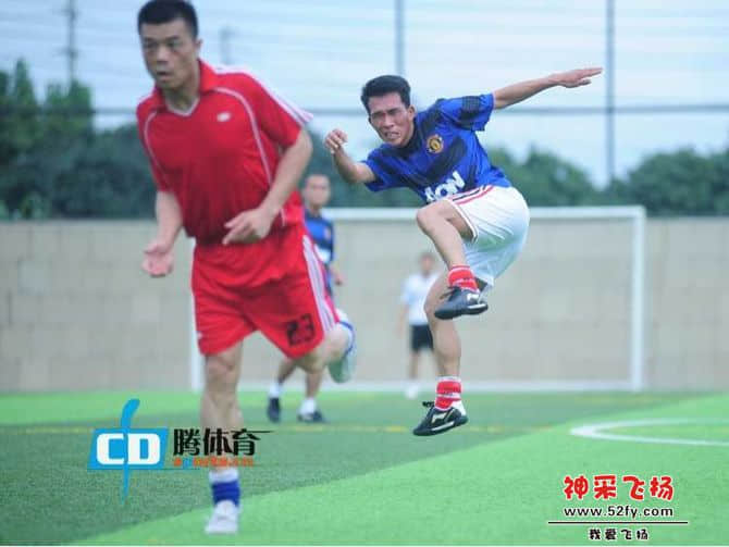 快跑呀，阿聪要踹人了！！