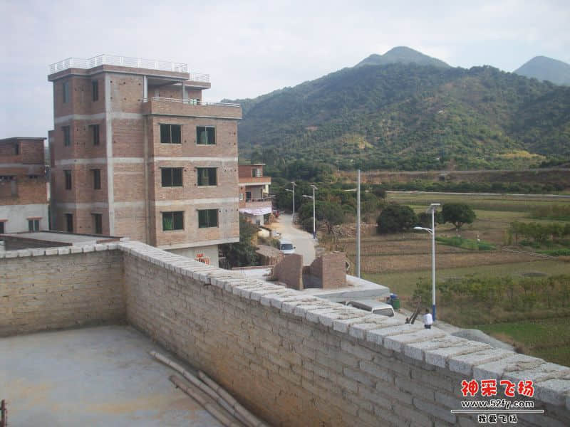 东偏南大山岭下.JPG