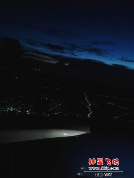 飞机夜空.jpg