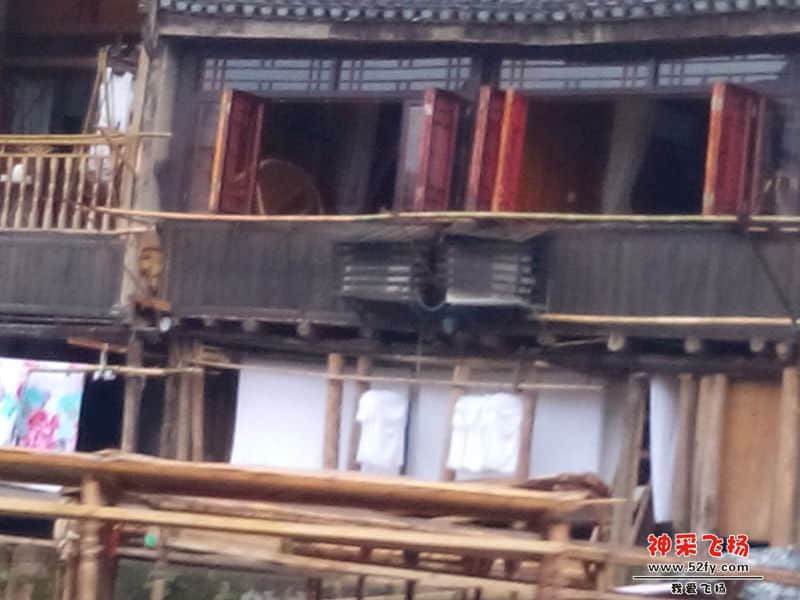 小数民族家里.jpg