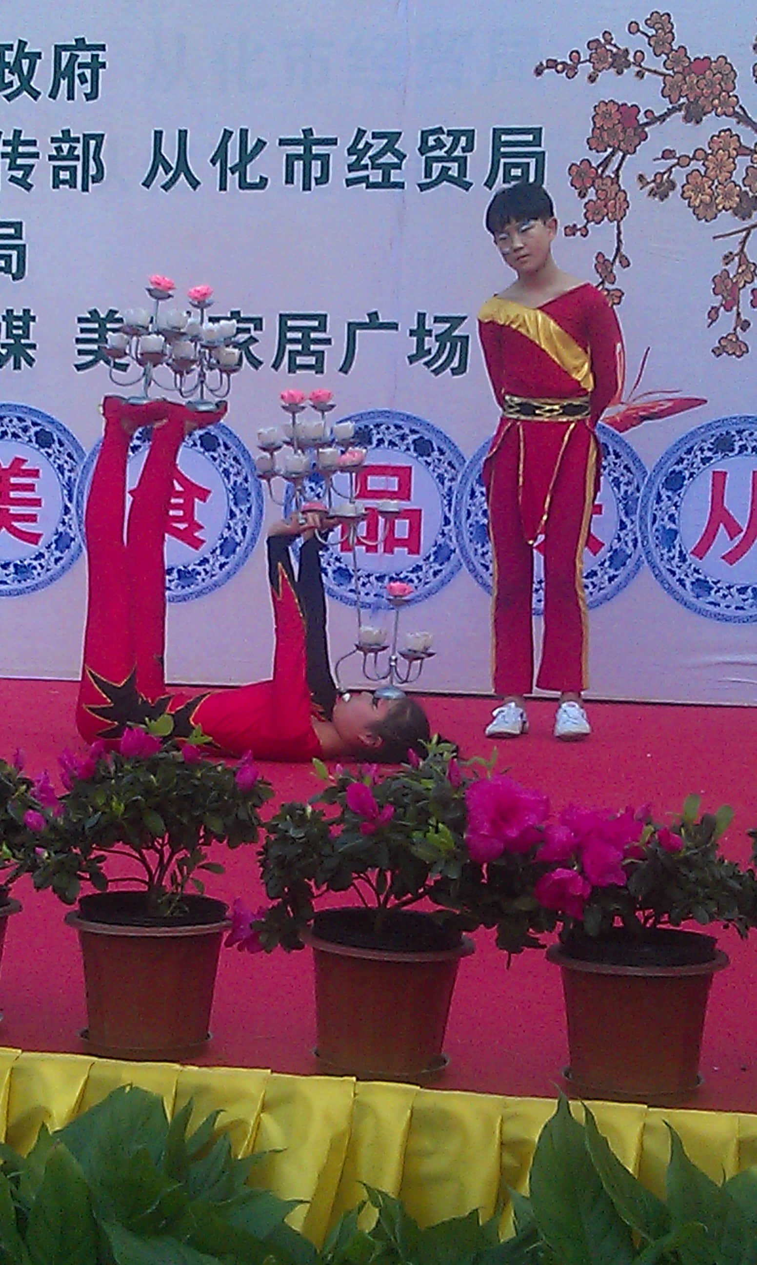 杂技顶杯2.jpg