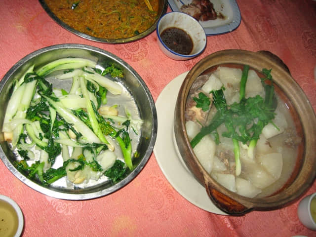 青菜和萝卜牛骨