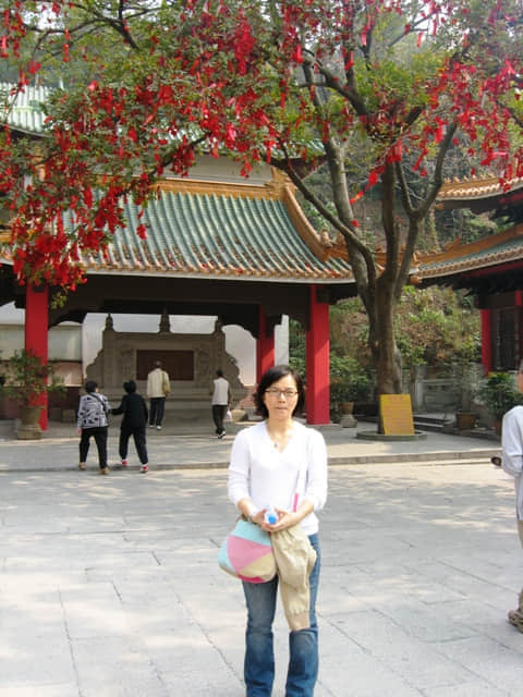 后面是许愿树,可能太多愿望了,不知该如何许,都扁嘴啦