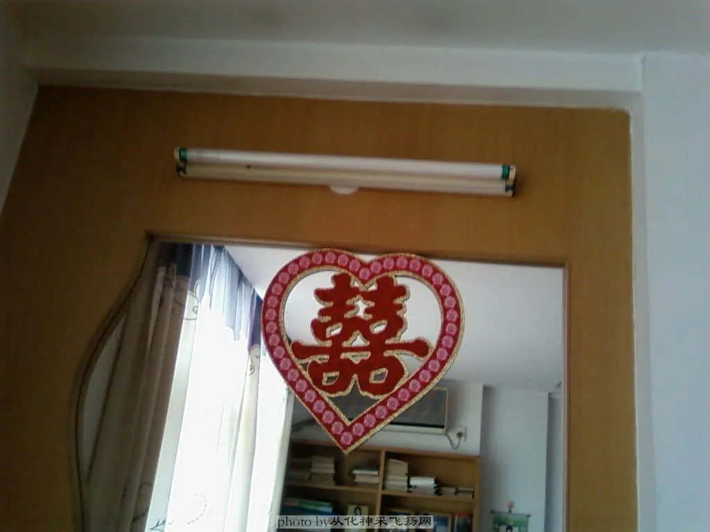 装饰新房的喜字,大的4元/个,小的2元/个.(广州万菱饰品街)