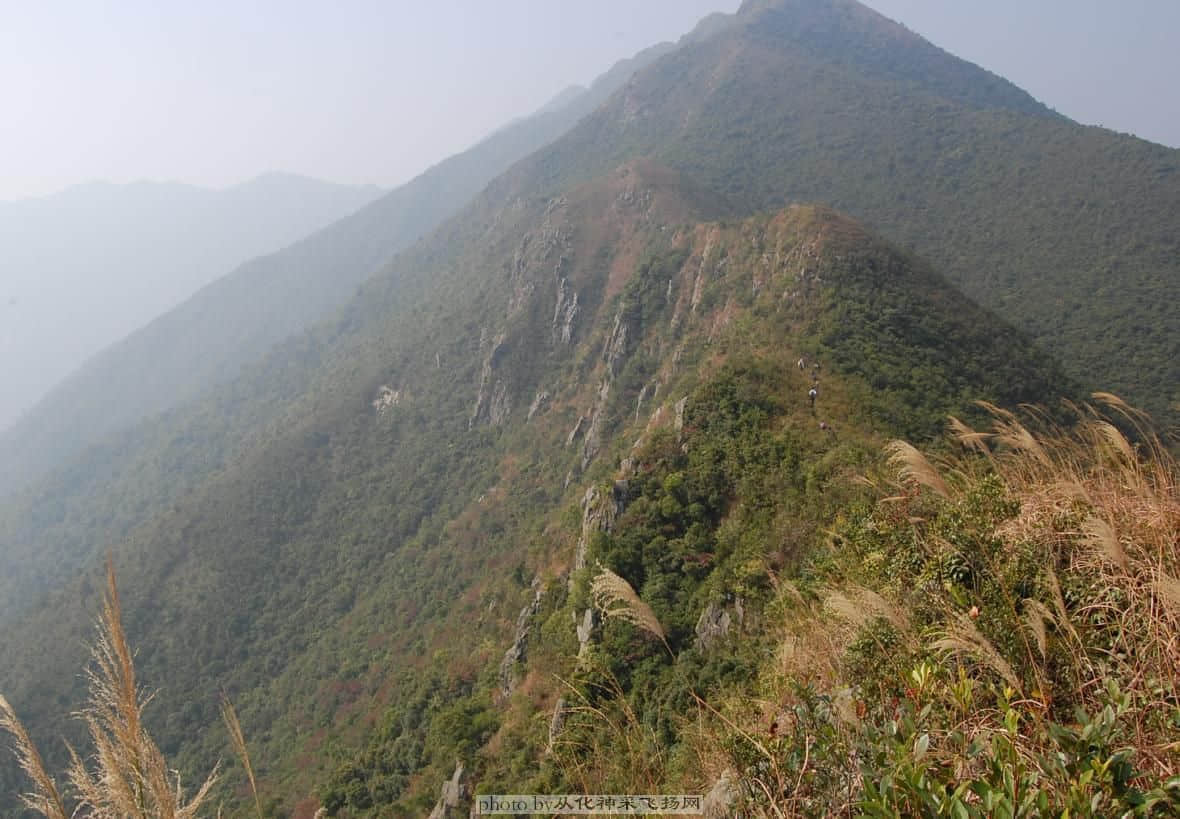 我们可是翻了几十个山头的哦，也是晨早上山，夜幕下山