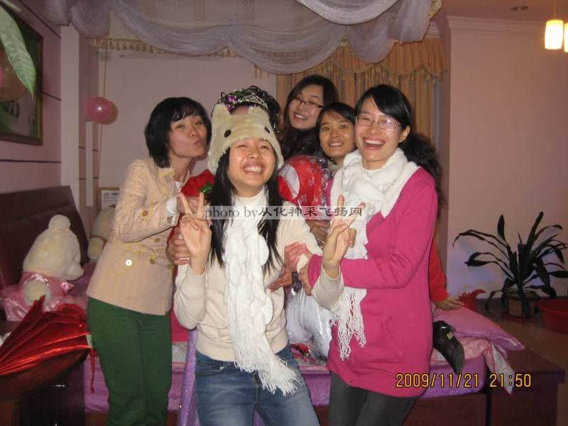 诶呀新娘子被遮住了