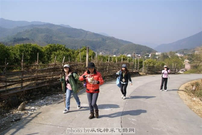 停车到山口要走一段距离