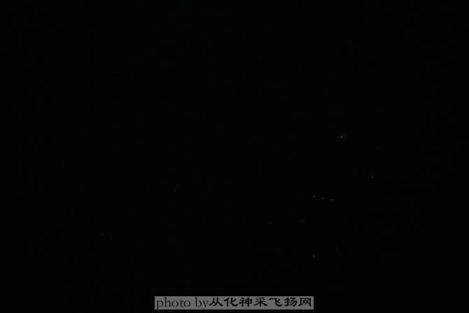 记得儿时父亲给我描绘此星：一个小男孩牵着一只天鹅在走路。靠的好近的两颗亮的星就是天鹅的眼睛。